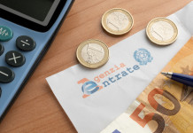 Dalla Commissione europea ok a riforma fiscale del terzo settore Dalla Commissione europea ok a riforma fiscale del terzo settore: calcolatrice, euro in banconote e in moneta, modello Agenzia delle entrate