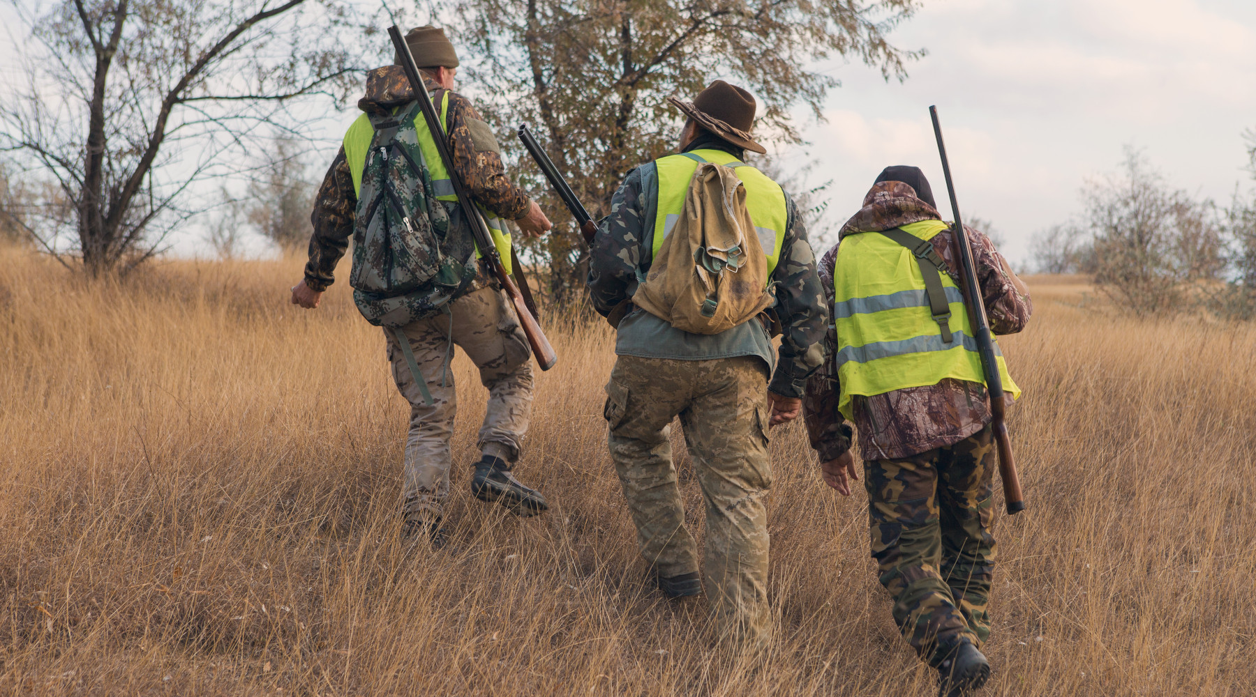 Libera Caccia: bene la riforma della legge 157/92, ma risolvere le criticità Libera Caccia: bene la riforma della legge 157/92, ma risolvere le criticità: tre cacciatori di spalle