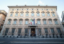 Ok della prima commissione del Senato alla riforma della legge sulla caccia Ok della prima commissione del Senato alla riforma della legge sulla caccia: facciata di Palazzo Madama, sede del Senato