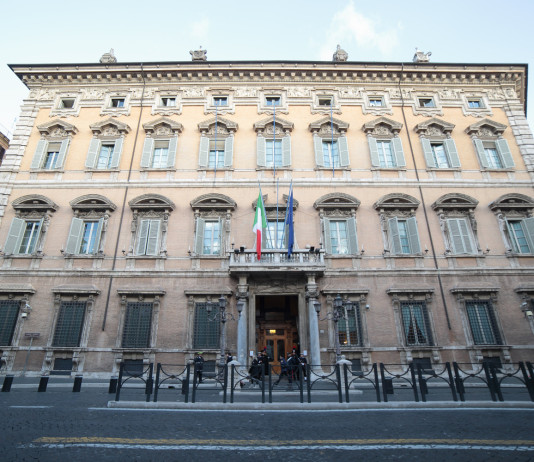 Ok della prima commissione del Senato alla riforma della legge sulla caccia Ok della prima commissione del Senato alla riforma della legge sulla caccia: facciata di Palazzo Madama, sede del Senato