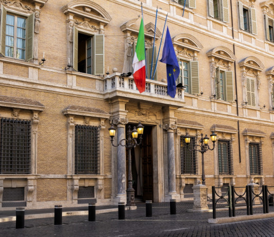 Proseguono le audizioni sulla riforma della legge sulla caccia Proseguono le audizioni sulla riforma della legge sulla caccia: facciata di palazzo Madama, sede del Senato