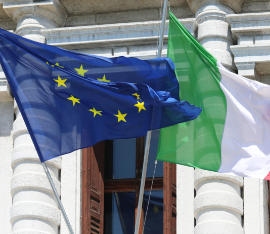 A che punto sono le procedure d’infrazione europee contro l’Italia? A che punto sono le procedure d’infrazione europee contro l’Italia? - bandiera Italia ed Europa