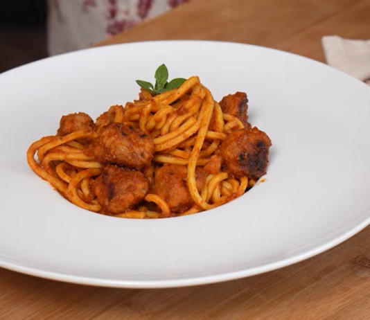 Chitarrine alla teramana con polpettine di lepre: il video della ricetta di Selvaggina in tavola Chitarrine alla teramana con polpettine di lepre video della ricetta di Selvaggina in tavola