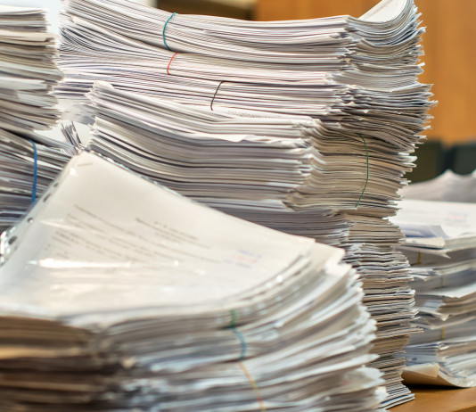 Il Pd: corsi obbligatori prima dell’esame per la licenza di porto d’armi venatorio Il Pd: corsi obbligatori prima dell’esame per la licenza di porto d’armi venatorio - fascicoli di documenti