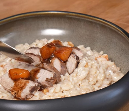 Risotto con petto di fagiano e albicocche: il video della ricetta di Selvaggina in tavola Risotto con petto di fagiano e albicocche video della ricetta di Selvaggina in tavola