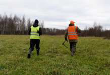 Buconi (Fidc): l’apertura della caccia è la risposta migliore a chi la combatte Buconi (Fidc): l’apertura della caccia è la risposta migliore a chi la combatte - di spalle due cacciatori in abbigliamento alta visibilità
