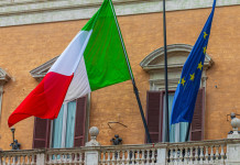 Rinviato il voto degli emendamenti alla riforma della legge sulla caccia Questa settimana niente voto degli emendamenti alla riforma della legge sulla caccia - bandiere Italia ed Europa