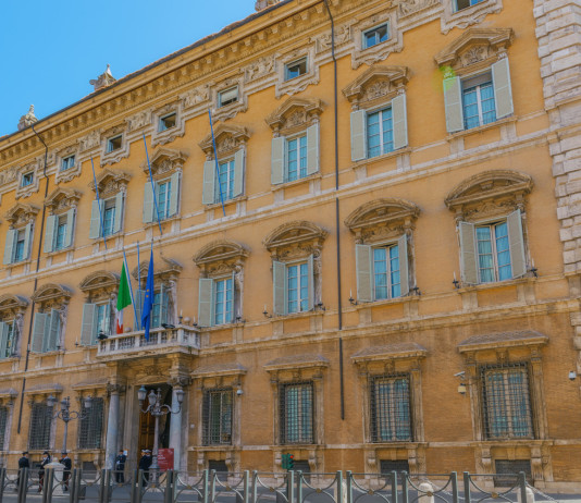 Ripresa la discussione della riforma della legge sulla caccia Ripresa la discussione della riforma della legge sulla caccia: palazzo madama, sede del Senato della Repubblica italiana