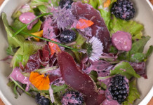 Insalata e crostini di bresaola di daino: le due ricette di Selvaggina in tavola Insalata e crostini di bresaola di daino le due ricette di Selvaggina in tavola