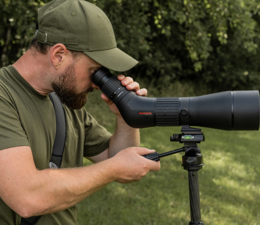 Minox lancia uno spektive 20-60×80 con treppiede Minox lancia uno spektive 20-60x80 con treppiede