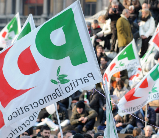 Evi (Pd): le modifiche della legge sulla caccia favoriscono «illegalità diffusa» Evi (Pd) le modifiche della legge sulla caccia favoriscono «illegalità diffusa» - bandiere Partito democratico