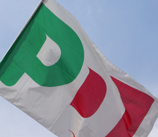 Stefano Vaccari (Pd) a Fondazione Una: «Mantenere l’impianto pubblicistico della legge 157/92» Stefano Vaccari (Pd) a Fondazione Una «Mantenere l’impianto pubblicistico della legge 15792» - bandiera del Partito democratico