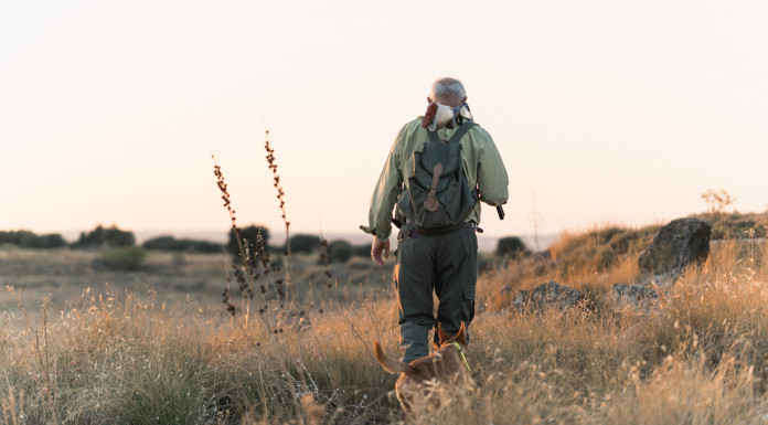 Per Eps la riforma delle aziende faunistico-venatorie «risolve solo in parte» Per Eps la riforma delle aziende faunistico-venatorie «risolve solo in parte» - cacciatore di spalle