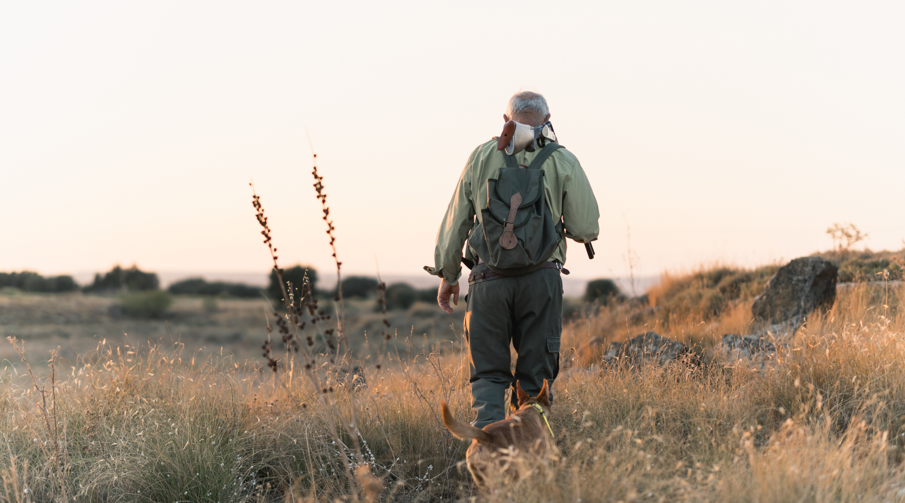 Per Eps la riforma delle aziende faunistico-venatorie «risolve solo in parte» Per Eps la riforma delle aziende faunistico-venatorie «risolve solo in parte» - cacciatore di spalle