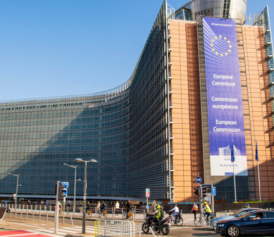 Ab: «Inaccettabile» la lettera della Commissione europea sulla riforma della legge sulla caccia Ab «Inaccettabile» la lettera della Commissione europea sulla riforma della legge sulla caccia - palazzo berlaymont, sede della Commissione europea a Bruxelles