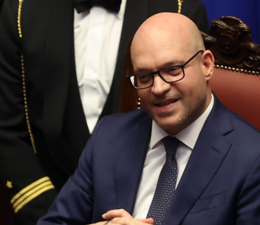 57 sigle a Fontana: ddl caccia anche in commissione Ambiente 57 sigle a Fontana ddl caccia anche in commissione Ambiente - Lorenzo Fontana, presidente della Camera
