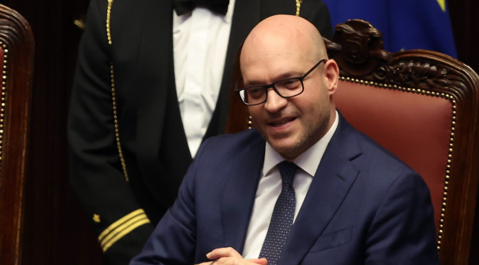 57 sigle a Fontana: ddl caccia anche in commissione Ambiente 57 sigle a Fontana ddl caccia anche in commissione Ambiente - Lorenzo Fontana, presidente della Camera