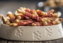 È pronto in ciotola: manuale di cucina casalinga per cani e gatti È pronto in ciotola manuale di cucina casalinga per cani e gatti