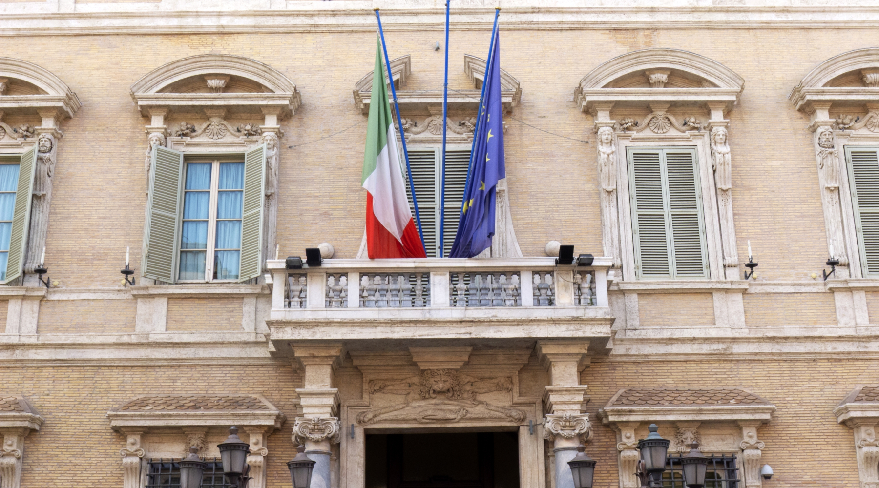 Riforma della legge sulla caccia, per la cabina di regia c’è spazio per un confronto non ideologico Riforma della legge sulla caccia, per la cabina di regia c’è spazio per un confronto non ideologico - facciata di Palazzo Madama, sede del Senato