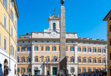 Altre audizioni sul ddl caccia (e fissato termine per gli emendamenti) Altre audizioni sul ddl caccia (e fissato termine per gli emendamenti) - palazzo di Montecitorio, sede della Camera dei deputati