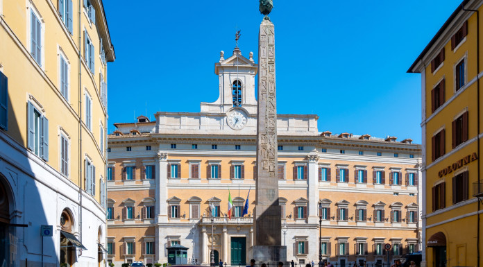 Altre audizioni sul ddl caccia (e fissato termine per gli emendamenti) Altre audizioni sul ddl caccia (e fissato termine per gli emendamenti) - palazzo di Montecitorio, sede della Camera dei deputati