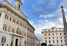 Ancora non in calendario la prossima seduta sul ddl caccia Ancora non in calendario la prossima seduta sul ddl caccia - Palazzo Montecitorio, sede della Camera dei deputati