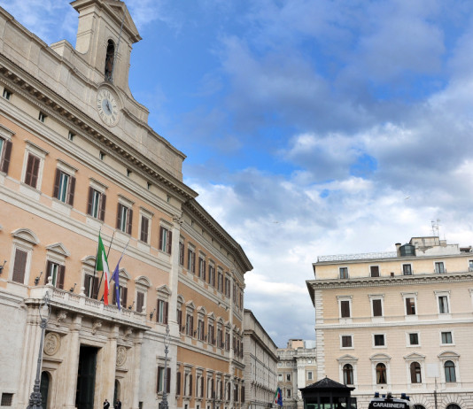 Ancora non in calendario la prossima seduta sul ddl caccia Ancora non in calendario la prossima seduta sul ddl caccia - Palazzo Montecitorio, sede della Camera dei deputati
