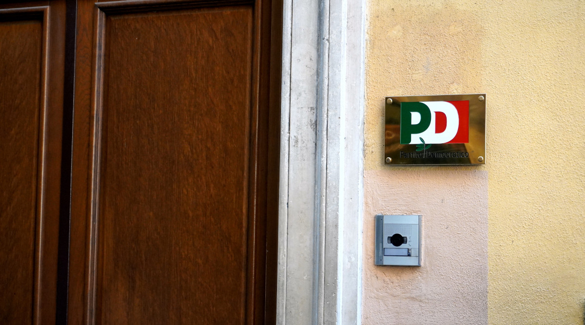 Pd rinviare a settembre l’esame del ddl caccia Pd rinviare a settembre l’esame del ddl caccia - sede del Partito democratico in largo del nazareno a Roma