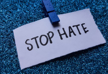 Federcaccia: bene la proposta di Bruzzone contro le campagne d’odio Federcaccia bene la proposta di Bruzzone contro le campagne d’odio - biglietto "stop hate" con molletta