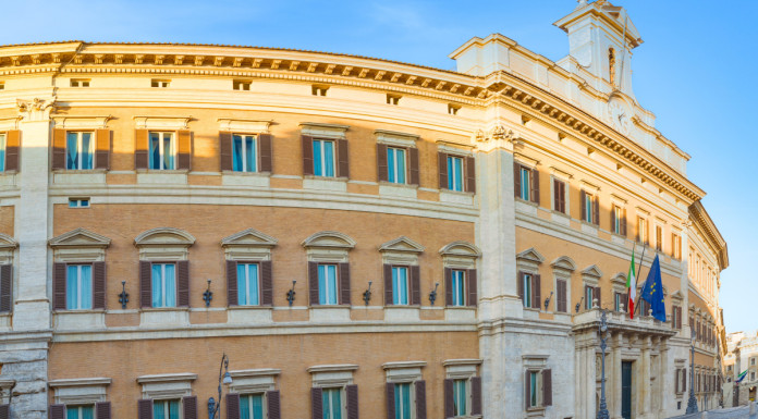 Mercoledì riprende la discussione del ddl caccia alla Camera Mercoledì riprende la discussione del ddl caccia alla Camera - Palazzo Montecitorio, sede della Camera dei deputati